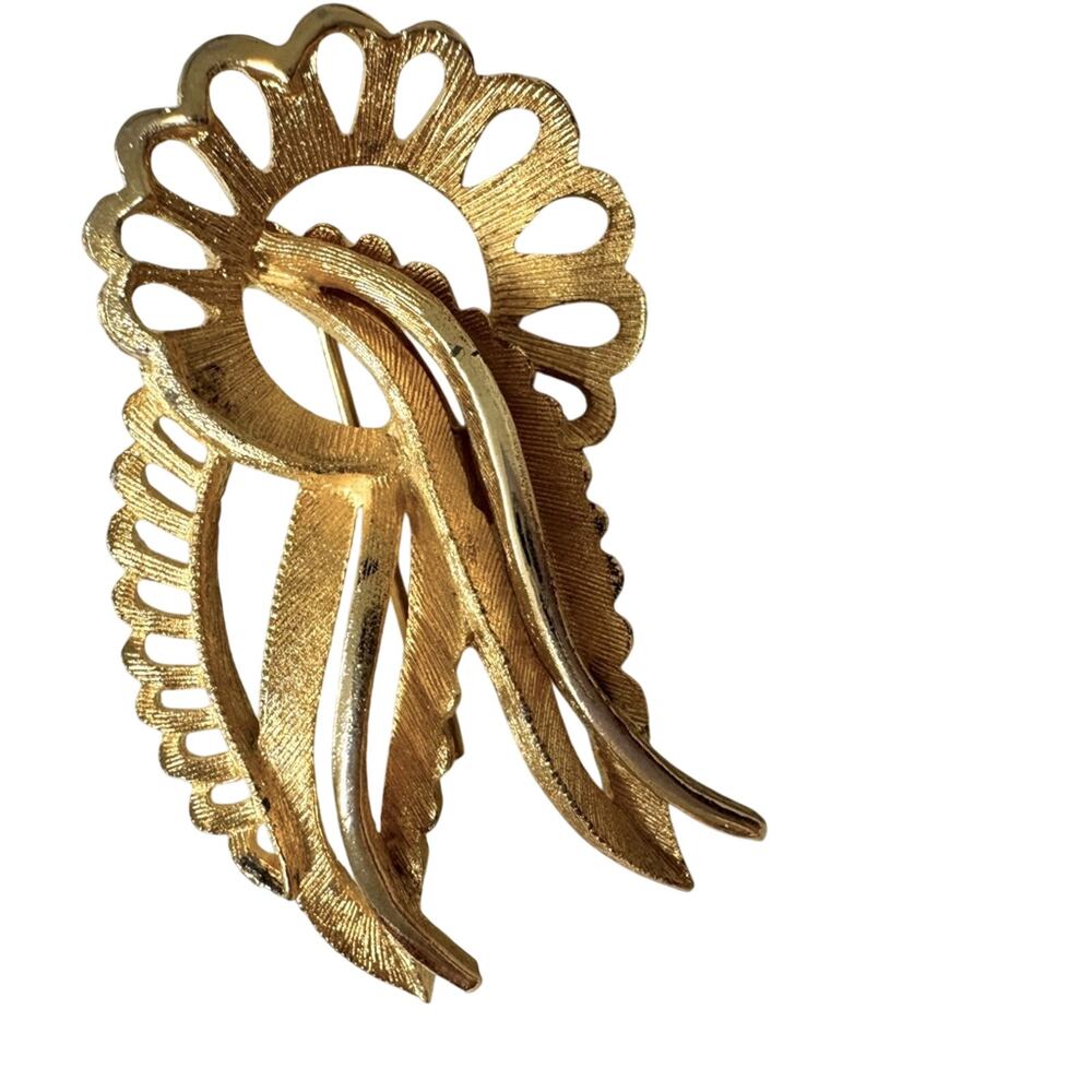 Vintage Gold Tone Brush Leaves Brooch Unsigned Estate Jewelry